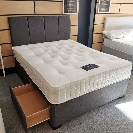 Brand New Double and King Size Divan beds. New Tufted MATTRESSES and storage drawers available