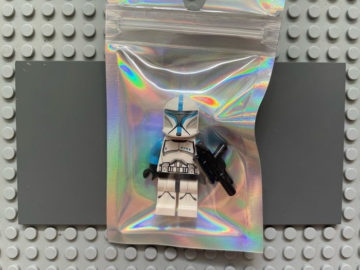 lego Star Wars sw0629 Clone Trooper Lieutenant (Phase 1) minifigure- Printed Legs, Scowl