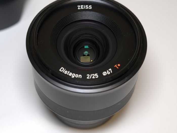 ZEISS Batis 2/25 Full-frame Sony E-mount with B+W F Pro UV Filter