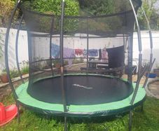 Thorpe Trampoline 10ft ( free )