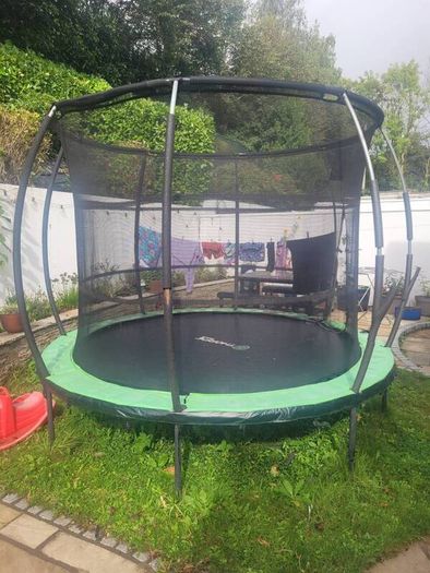 Thorpe Trampoline 10ft ( free )