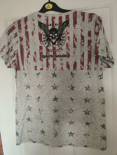 Roberto Geissini V-neck t-shirt size M  Unisex Postage included