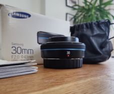 Samsung NX 30mm F2
