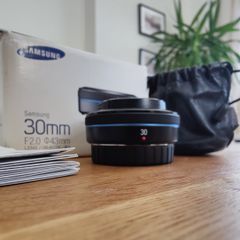 Samsung NX 30mm F2