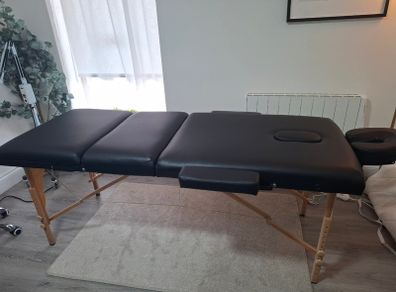 Beauty therapy bed / plinth