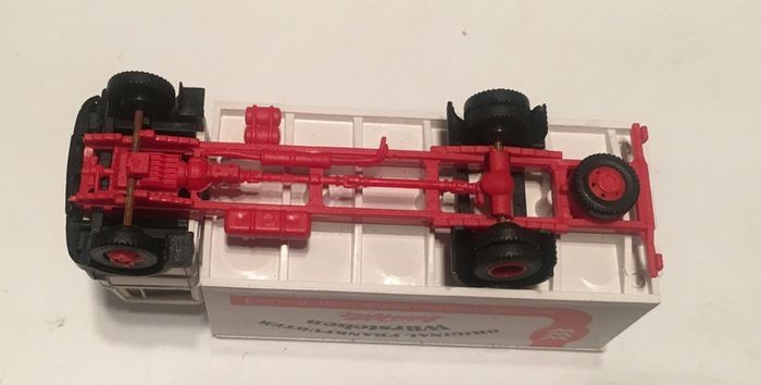 Praline 1/87 Mercedes LP 809 truck