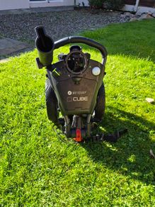 motocaddy cube3 wheel push golf trolley