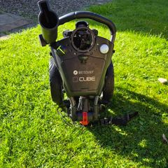 motocaddy cube3 wheel push golf trolley