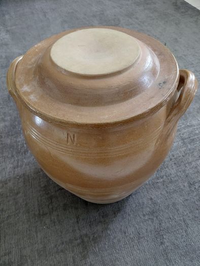 Antique French stoneware glazed pot with lid 40L