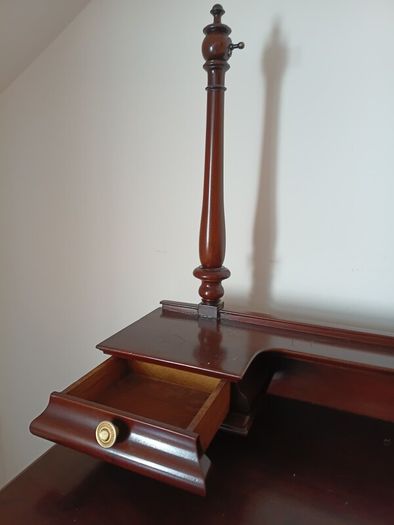 Antique dressing table with mirror