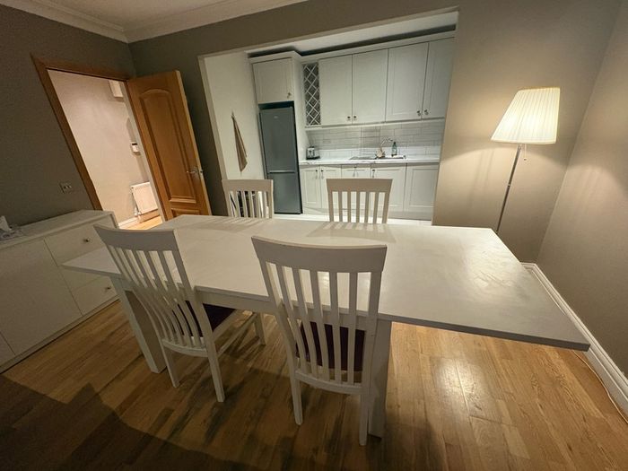 Table & Chairs