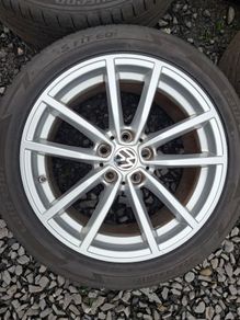 17" Vw Alloys with tyres