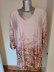 In Print plus size V-neck lovely long line top size UK22/24 Perfect condition Postage included