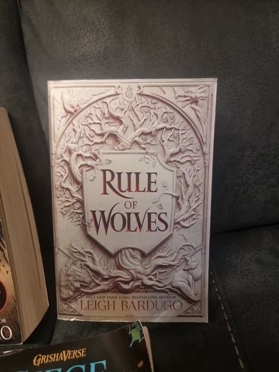 Seven Leigh Bardugo novels job lot.