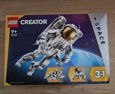 lego space astronaut 31152 creator