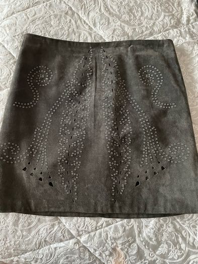 Zara  suede skirt with details size S