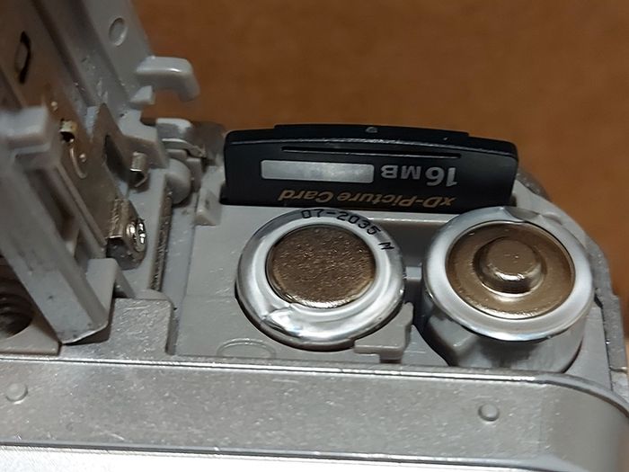 FujiFilm Finepix A210 Digital Camera 3.2MP 2AA Batteries SD Card