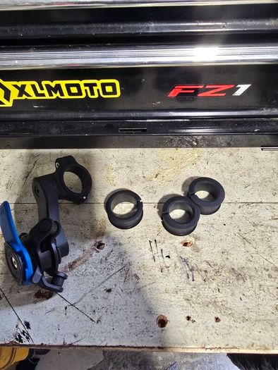 Quadlock with damper