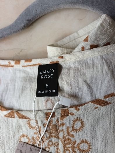 Emery Rose Top/Blouse  S.M. 12-14.   B.N.W.T