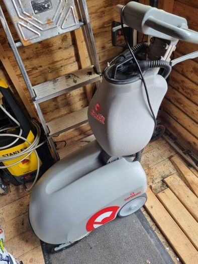 industrial cleaning machine