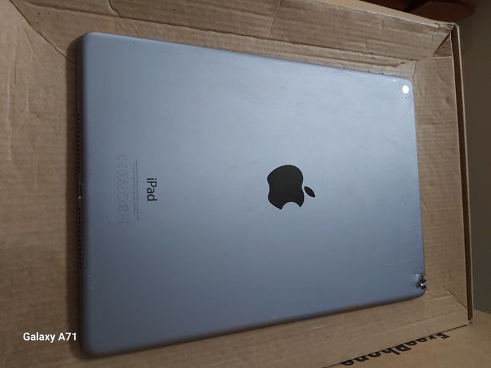 Apple Ipad Air 2nd Generation, 16GB, Space Gray, 94% Battery Life, No Activation Lock, but screen not displaying, and there is some damage to back top right corner, see pictures