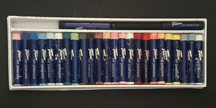 Filia Oil Pastels for artists. High quality oil pastels in 24 colours and 2 white.
