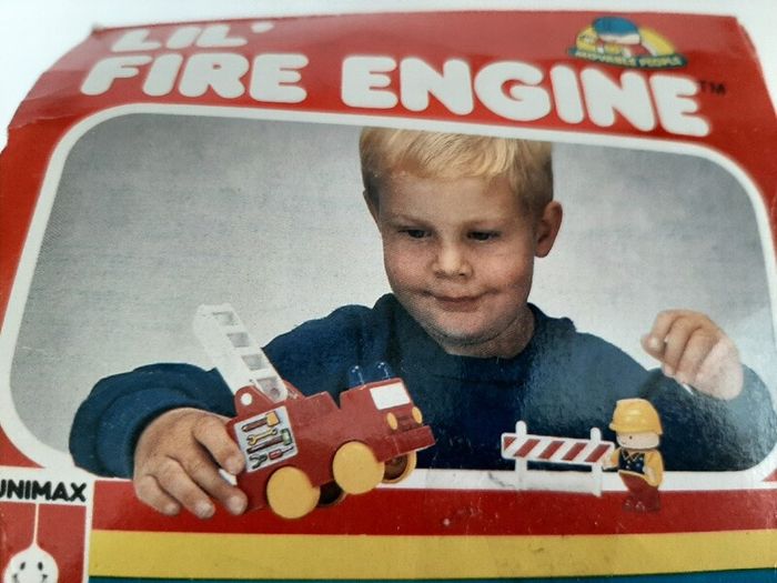 Vintage fire engine with play people and fireman Sam jigsaws
