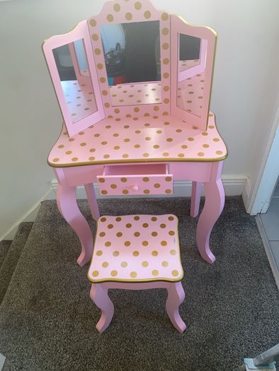 kids dressing table