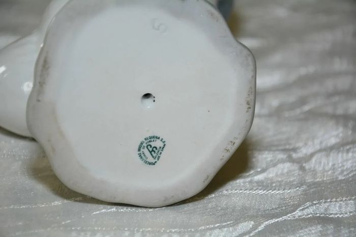 Spanish porcelain - pigeon