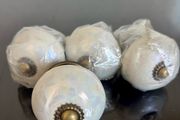 Opal ceramic knobs (4) with pewter details