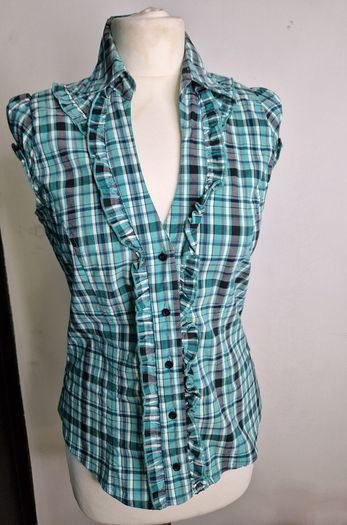 Warehouse top size 10. Postage included