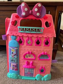 Minnie Mouse Bow-Tel Hotel