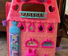 Minnie Mouse Bow-Tel Hotel