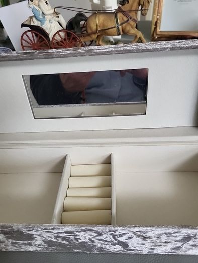 Jewellery box