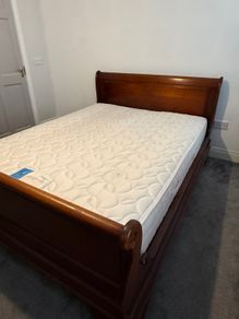 Bedroom furniture set