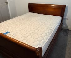 Bedroom furniture set