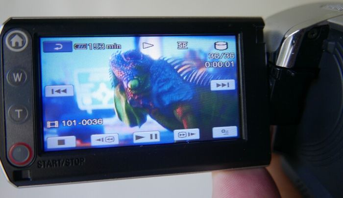 Sony Handycam DCR-SR35E 30GB HDD Camcorder, Y2K Digicam, Retro Video Camera, Carl Zeiss 40x Zoom, Vintage Digital Handycam