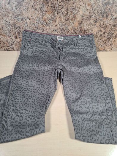 womens TOMMY HILFIGER jeans grey leopard print stretchy Size W31 L32