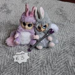 2 small teddys
