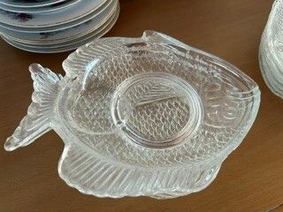 Fish shaped serving plates