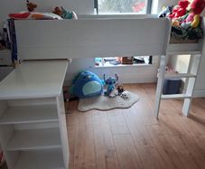 Kids high bed