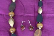 Set of 2 necklaces and earrings