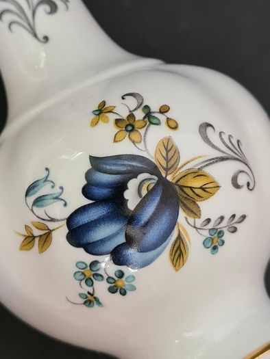 Vintage 1980s Royal Tara Swan Vase Fine Bone China Ireland White Gold Trim Handmade Galway