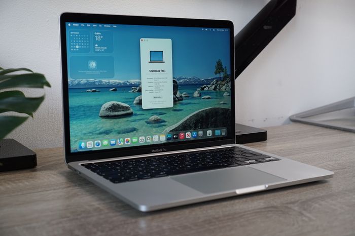 MacbBook Pro 13" 2020 | 10th Gen i5 2.0GHz | 16GB | 512GB