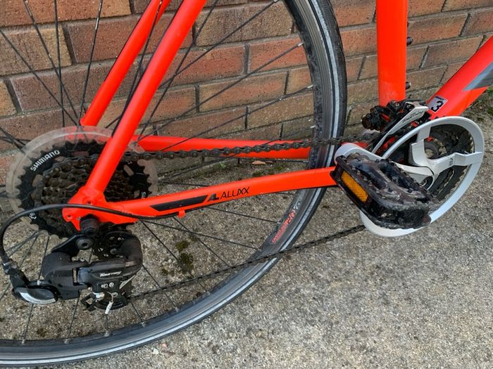 28 Inch Giant Escape hybrid bike