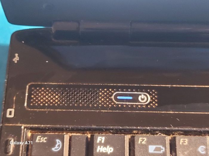 Samsung R610 15.6 inch Laptop, 3GB Ram, 300GB HDD, Intel Core 2 Duo CPU T6400 2.00GHz, indows 7 Home Premium, Chrome, Youtube, and VLC for best movie experience