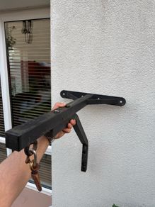 Box bag wall bracket