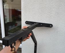 Box bag wall bracket