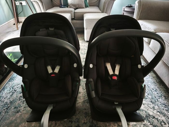 X2 Maxi Cosi Pebble 360 spin isofix base Twin set E180 each