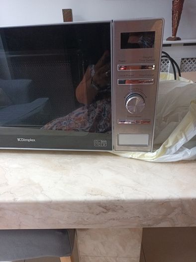 Dimplex Silver  Freestanding Microwave  Oven - Model   980353 - 20 Li